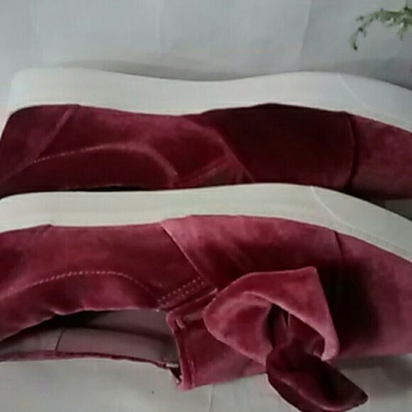 Libby Edelman Velvet Slip-ons - Picture 6 of 7